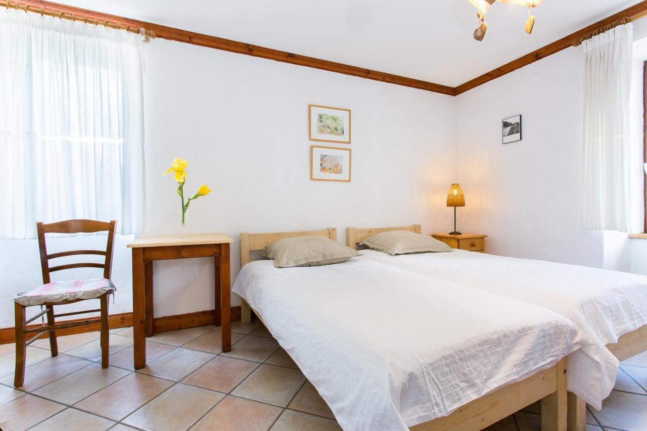 Gite-Auberge De Montvilliers Aime Exterior photo